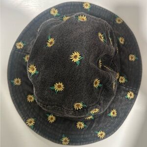 Women’s Sunflower Patterned Black Hat